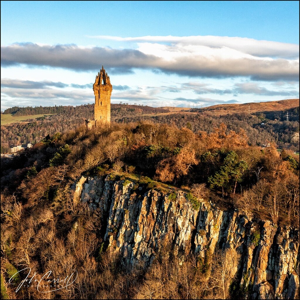 Early morning sun on Abbey Craig and the National Wallace Monument, Stirling. 🏴󠁧󠁢󠁳󠁣󠁴󠁿🏴󠁧󠁢󠁳󠁣󠁴󠁿🏴󠁧󠁢󠁳󠁣󠁴󠁿
#stirling #visitstirling #thewallacemon #thenationalwallacemonument #aerialphotography #djiglobal #johncarrollphotography #alluring_scotland #scotland #scotlandphotography #visitscotland #scotl…