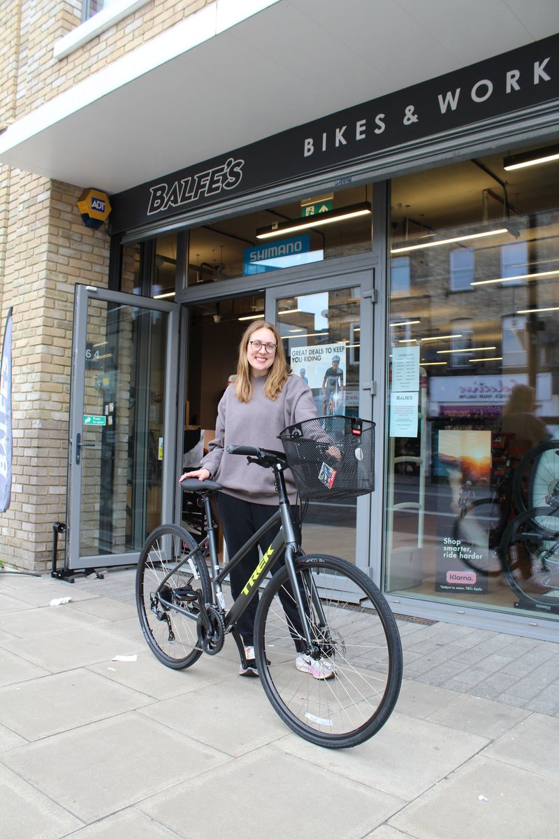 Our Hackney team recently modified a @TrekBikes FX for customer Jess, who has hypermobility syndrome in her hands meaning she needs a very high riding position to be comfortable. 🤝 Using a stem riser, the team were able to bring Jess' handlebars up to the perfect height!