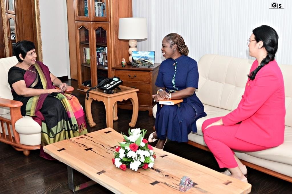 LiyingPriscilla's tweet photo. VicePM of Mauritius🇲🇺Dookun-Luchoomun &amp; @UNFPA' Country Dir. @JosianeYaguibou discussed gender-sensitivity in education,the importance of keeping girls in school, e-learning, their participation in #STEM &amp; promoting #ComprehensiveSexualityEducation.
#ICPD30 #equalopportunities https://t.co/u7NBW9nfSv