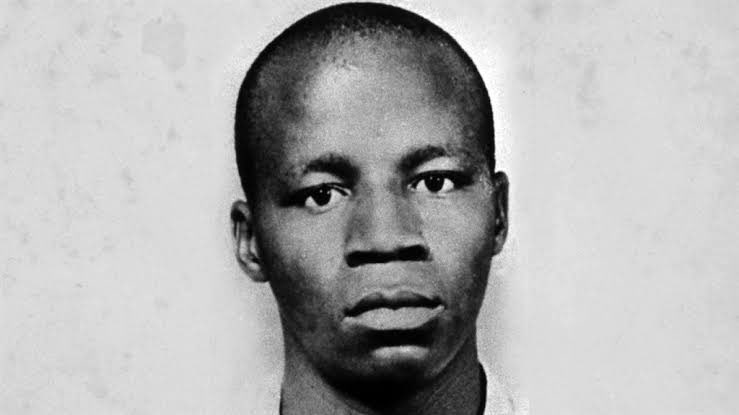 AthiGeleba's tweet image. ‘My blood will nourish the tree that will bear the fruits of freedom. Tell my people I love them. They must continue the fight.’

Solomon #KALUSHI Mahlangu 
10 July 1956 - 6 April 1979
#RememberingSolomonMahlangu