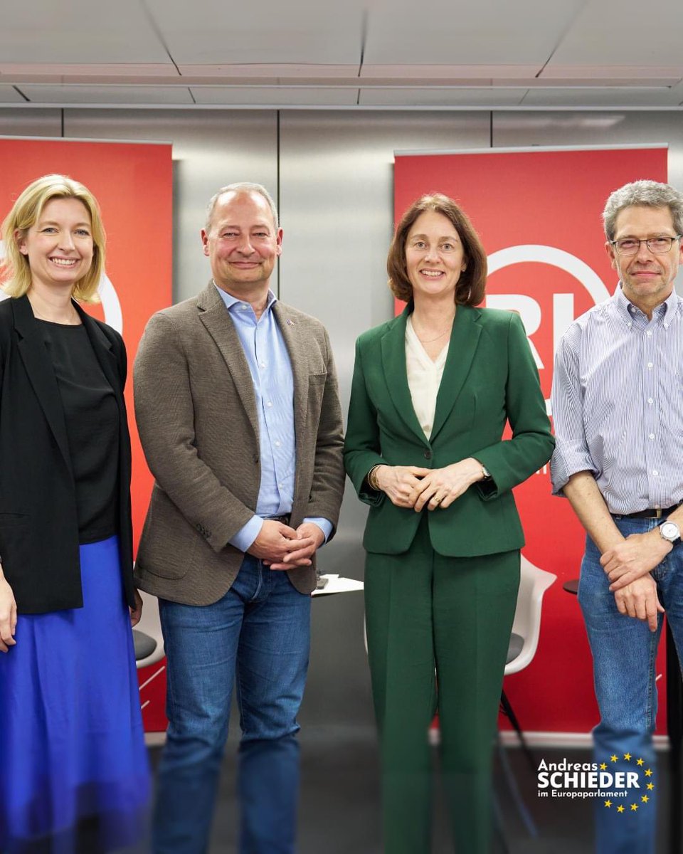 Was für ein Abend! Danke an über 150 Besucher:innen und danke an SPD-Spitzenkandidatin @katarinabarley für den Besuch. Immer eine Freude, mit dir über die Zukunft der Demokratie in der EU zu reden. Danke auch an Andreas Schedler für den Input und @RennerInstitut für die…