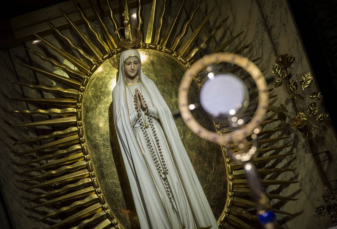 EpiskopatNews's tweet photo. Dzisiaj przypada pierwsza sobota miesiąca. 

Nabożeństwo wynagradzające Niepokalanemu Sercu Najświętszej Maryi Panny:

1. Spowiedź
2. Komunia św.
3. Różaniec
4. 15-minutowe rozmyślanie nad piętnastoma tajemnicami różańcowymi https://t.co/Ff0UxAsuEg
