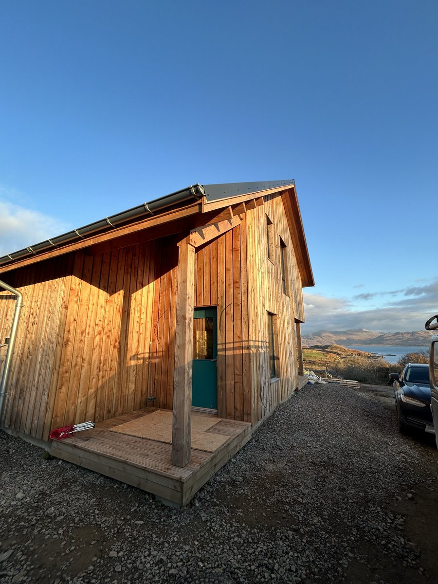 A visit to a recently assembled custom-designed home on #Skye. makar.co.uk/our-services/t… #makar #timberhouse #ecohome #Scotland