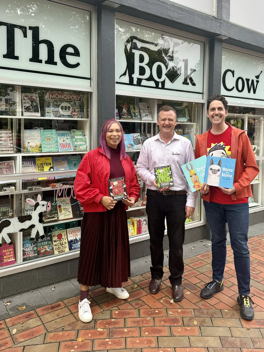 We had the best time ever at The Book Cow in Kingston, Canberra today! Thank you to Peter and the team for welcoming @EvaJanetAmores & I into their beautiful bookstore & to all the cool crew who came along to see us. It was fantastic to meet so many Macca & Worst Week Ever fans!