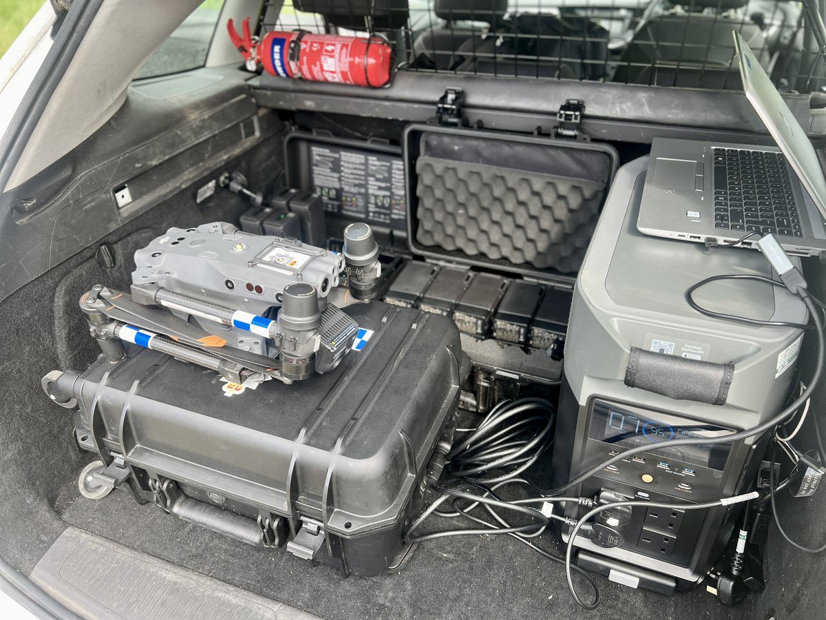 We are trialing “On-the-Go Charging” so our <a href="/LincsPolice/">Lincolnshire Police</a> #Drones can be charged while on the move. This eliminates the need for us to return to recharge. This saves valuable time and allows us to remain on task for longer. #FutureOfPolicing #SafeAndSecure #InnovationInProgress