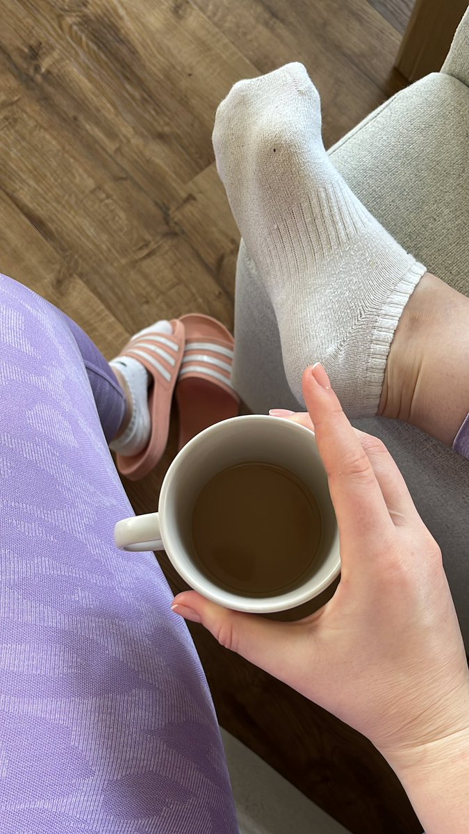 Guten Morgen ☀️ 
Die Sonne kommt raus und gleich werden alle wieder verrückt…. Wie nennt man die doch gleich: 

Frühlingsgefühle! 🔥

Du nutzt deine Frühlingsgefühle um mir ein schönes Leben zu ermöglichen, während du als mein Sklave meine Füße verehrst!🤤

<a href="/rt_feet/">Feet RT PROMO 💯K</a>