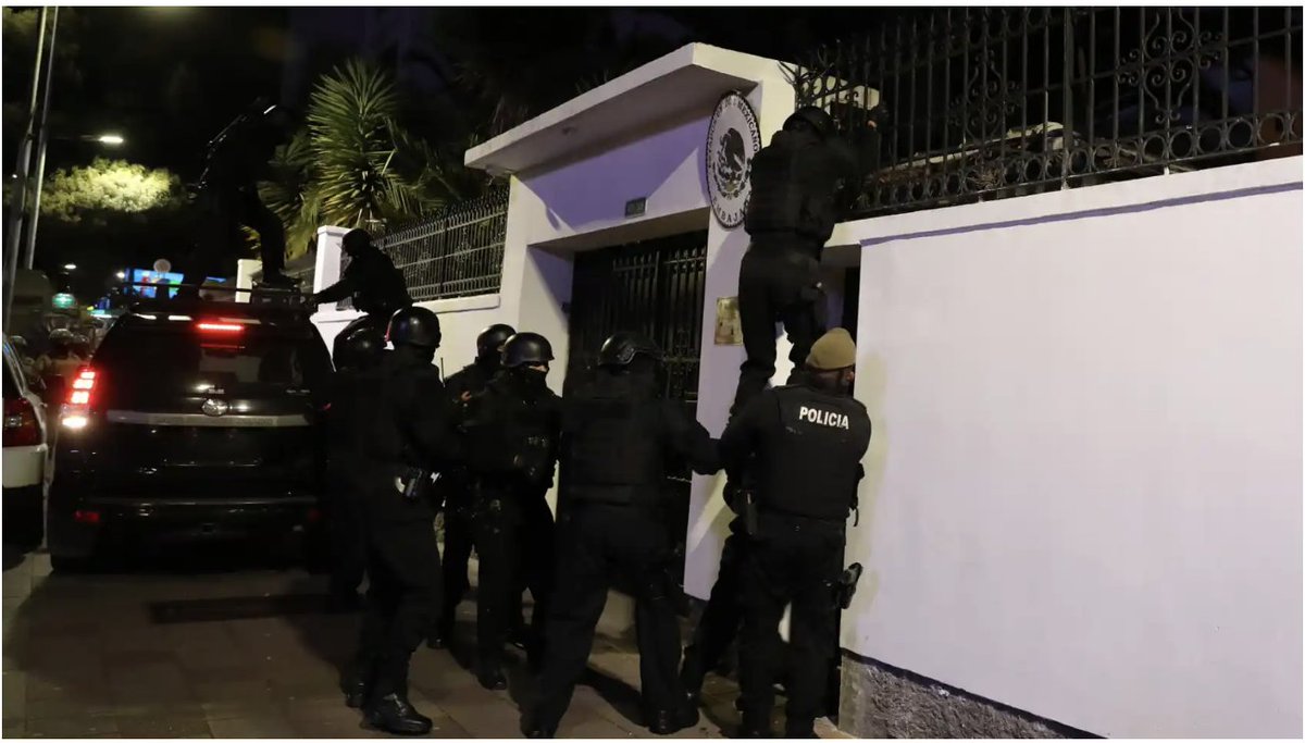 JorgeGestoso's tweet photo. La Policía de Ecuador 🇪🇨 asalta la Embajada de 🇲🇽 México: secuestran al ex Vicepresidente Jorge Glas, quien había recibido asilo político. El Gobierno de López Obrador rompen relaciones diplomáticas con el ecuatoriano por "una violación flagrante al derecho internacional" https://t.co/0MqVNsS2ke