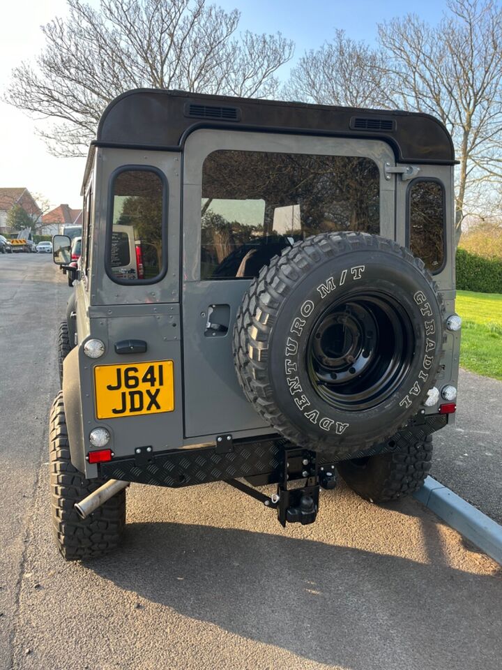 LandyStore's tweet photo. Ad: Land Rover Defender 90 200tdi
On eBay here -->> https://t.co/J1hdP2kyTT
#LandRoverDefender #Defender90 #200tdi #4x4Adventure #ClassicCars https://t.co/tCIQZW8ncg