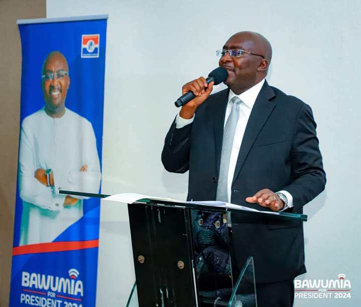 starr1035fm's tweet photo. Dr Mahamudu Bawumia interacts with members of the Ghana Union of Traders' Association (GUTA) on his proposed tax reforms...
#StarrFM #StartNews https://t.co/EiUGd8KZvE