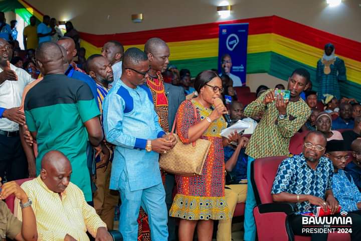 starr1035fm's tweet photo. Dr Mahamudu Bawumia interacts with members of the Ghana Union of Traders' Association (GUTA) on his proposed tax reforms...
#StarrFM #StartNews https://t.co/EiUGd8KZvE