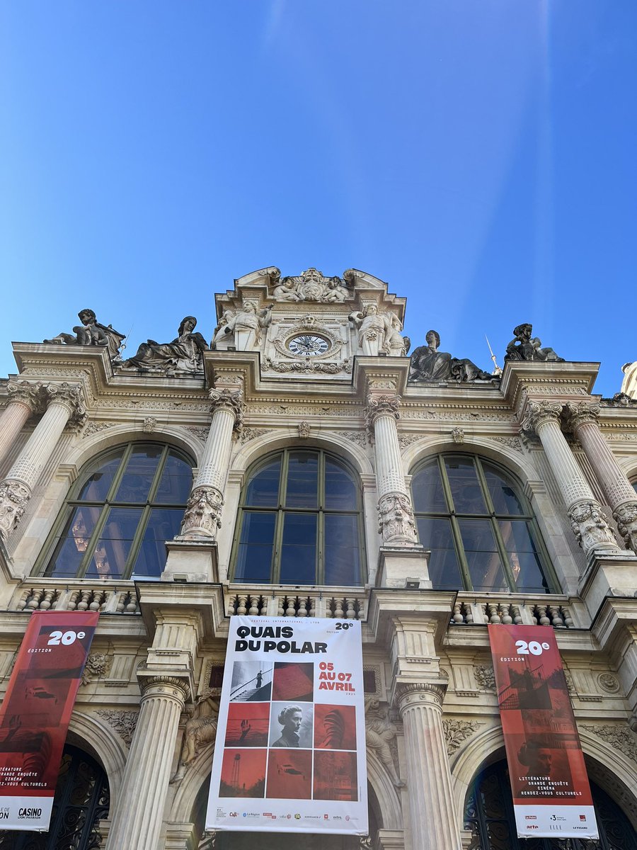 This is why I love France. People queuing round the block to get into @Quaisdupolar, The country’s premier crime fiction festival.