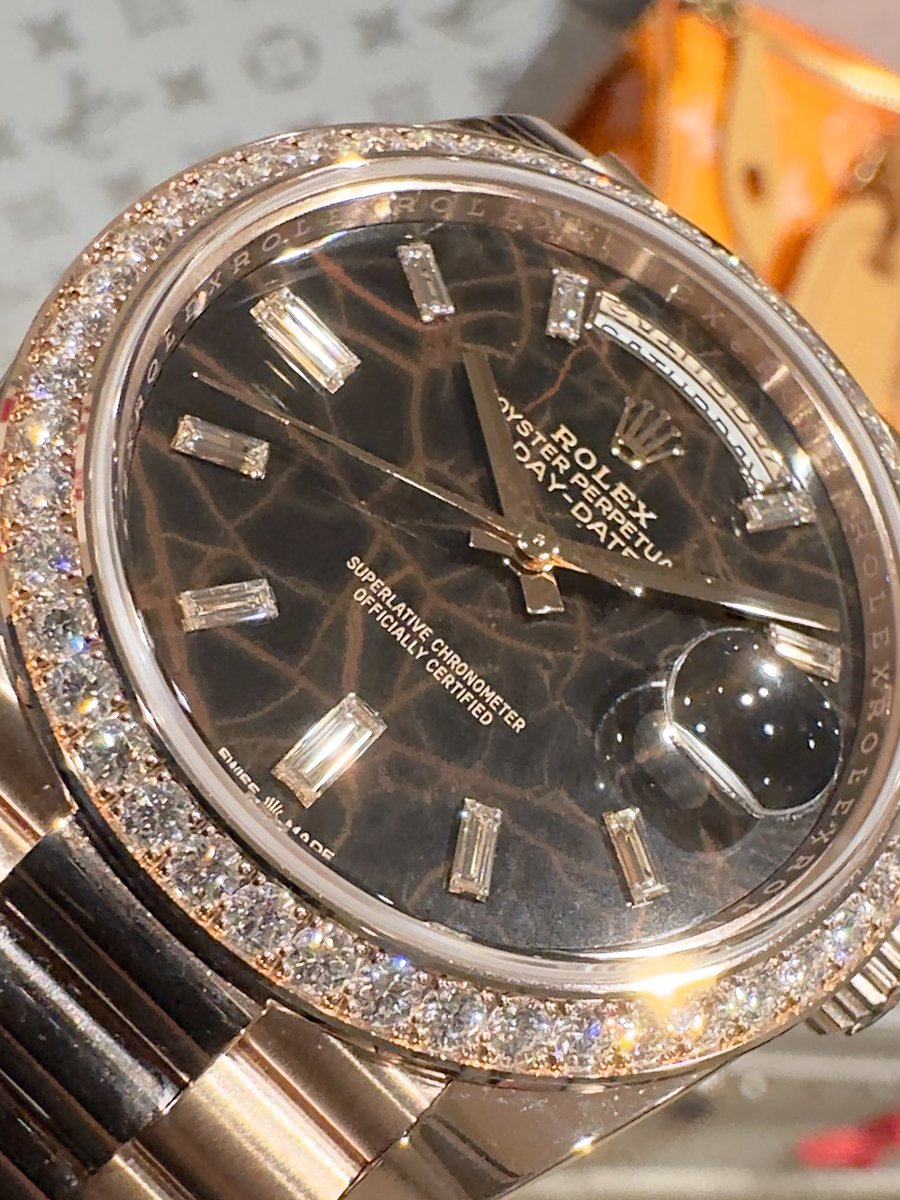 _Glint_'s tweet photo. ROLEX DAY-DATE 40
Ref.228345RBR
 
エレガントな18ctエバーローズゴールドに希少性の高いアイゼンキーゼルダイヤルのデイデイト40が入荷致しました‼️

この機会をお見逃しなく‼️
 
#ROLEX
#DAYDATE
#DAYDATE40
#228345RBR
#ロレックス
#デイデイト
#デイデイト40 https://t.co/rZo6r96cRz