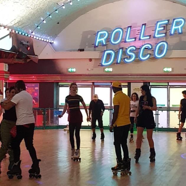Dreamland is open today! What’s your plan for the weekend? Why not enjoy fun rides, street food, free films on the Scenic Screen and a quick spin in the Roller Disco!
Plan here 👉 bit.ly/439AxZt <a href="/DreamlandMarg/">Dreamland Margate</a> #margate #dreamlandmargate #margateairbnb