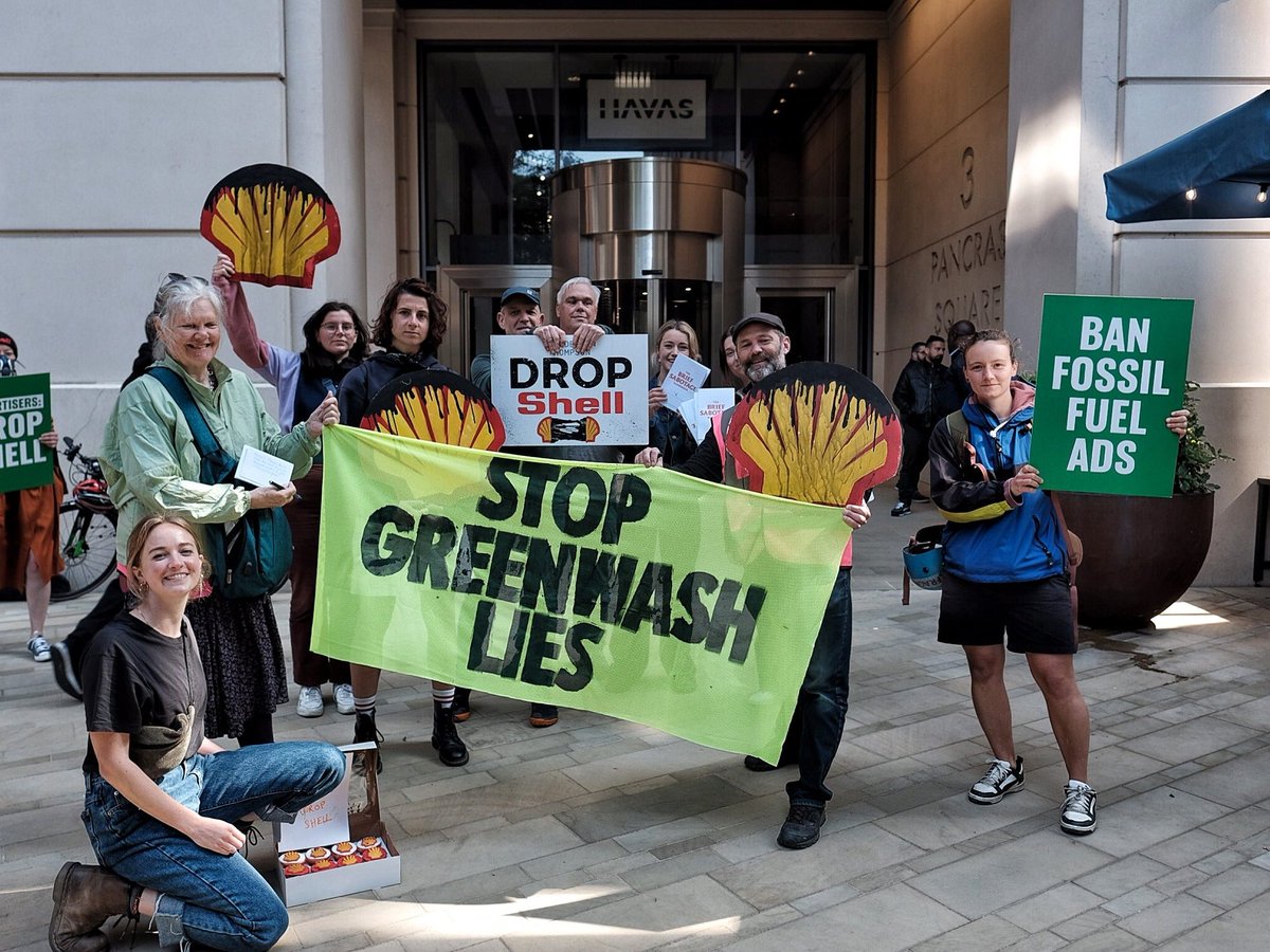 😒Many PR & ad company board members have links to polluting industries, including 3 of 9 board members at @Havas, which does #Shell's #greenwashing PR. 6 firms with combined revenues of $67bn in 2022, collectively held at least 163 contracts with fossil fuel clients in past 2yrs