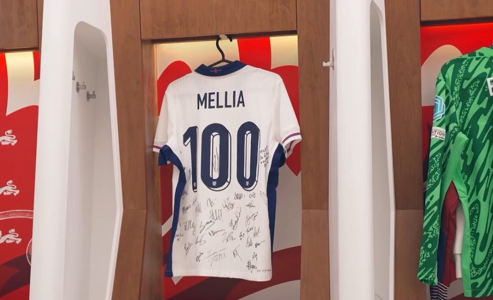 Hollie Mellia tweet media