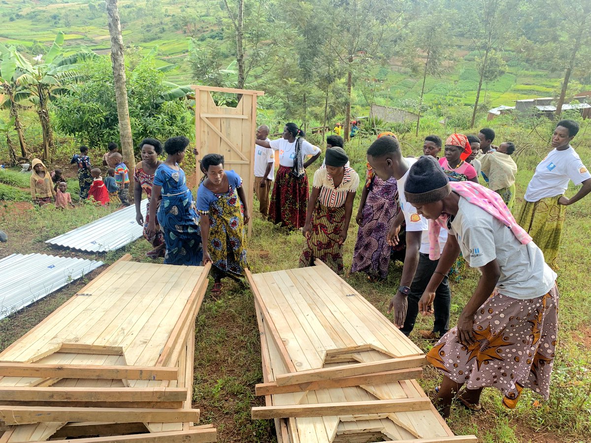 medsar_rwanda's tweet photo. Yesterday, @medsar_rwanda provided materials for toilets re-innovation to the #DFreeProject beneficiaries in @GisagaraDistr
Provided materials include doors and iron sheets aiming at enhancing hygiene and sanitation to #BeatDiarrhea
#YouthImpact https://t.co/nf6Ei6BAsJ