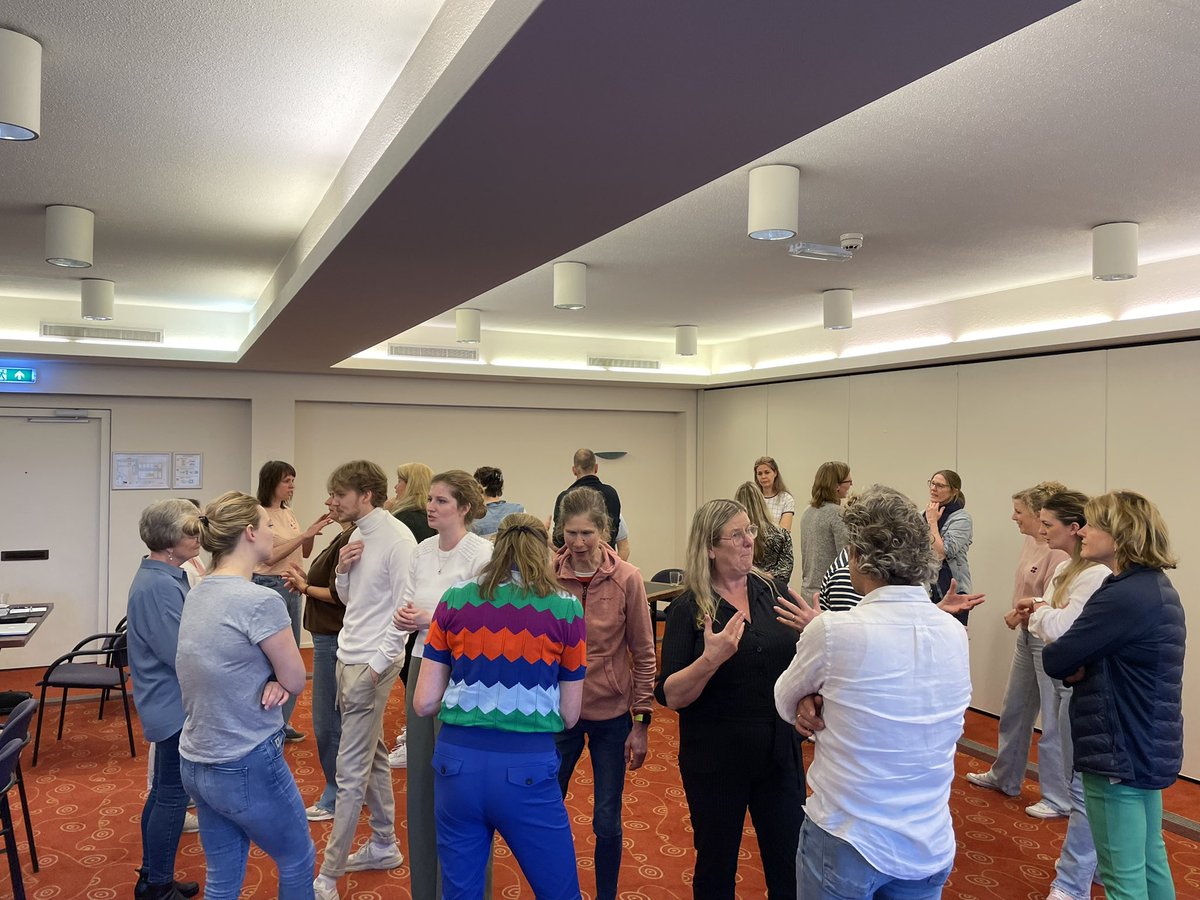 Vandaag uitgebreid in gesprek over fysiotherapie in de palliatieve fase. Olv dr. Betsy Weening dag 2 van de #NPi cursus Fysiotherapie in de palliatieve fase in de #geriatrie. <a href="/paramedisch/">NPi</a>