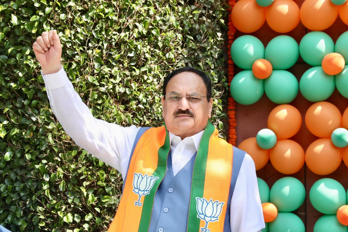 BJP4India's tweet photo. भाजपा राष्ट्रीय अध्यक्ष श्री @JPNadda ने आज भारतीय जनता पार्टी के 'स्थापना दिवस' पर भाजपा मुख्यालय में ध्वजारोहण किया एवं पं. दीनदयाल उपाध्याय व श्यामा प्रसाद मुखर्जी की प्रतिमा पर पुष्पांजलि अर्पित की। https://t.co/l4KOK2jUQM