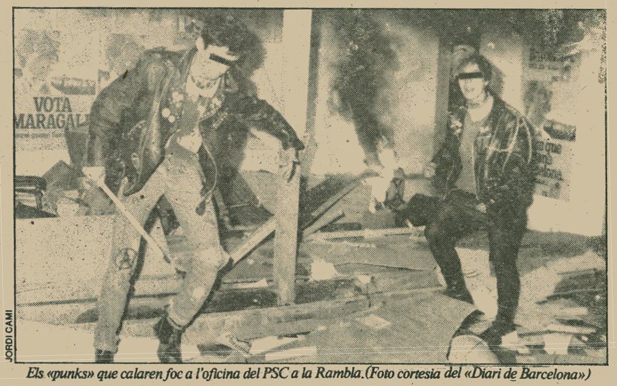 Per a #SantJordiPopular el del 1983, quan la parada del PSC de la Rambla va acabar feta un cromo. 🫶

Per cert, un mes després, seria nomenat regidor lo puto Albert Batlle per primera vegada.