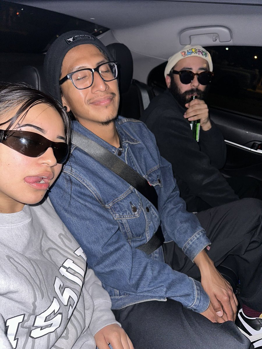 binguinie's tweet image. #wtfisgoingon