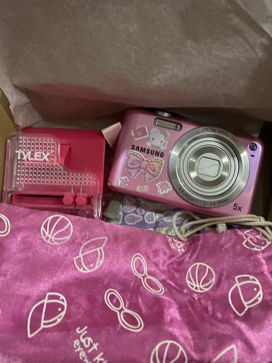 Nadz and Uno: LF bns moots 🛒🧃 tweet media