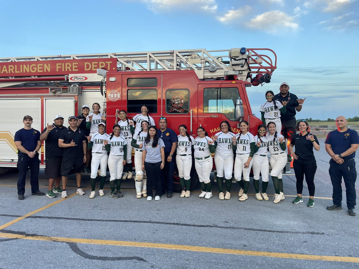 HawksUpSoftball's tweet photo. Lady Hawks take the win 16-0! Thank you Harlingen FD for coming out and supporting! 🚒 A big Thank You to Crafty Vibes Galore LLC for donation of the softball roses! Homerun bomb queens tonight are Kailee Silva with a 3 run shot and grand slam! Lexi Sandoval had a solo shot 🧡💪🏼 https://t.co/R6tWtpXrcC