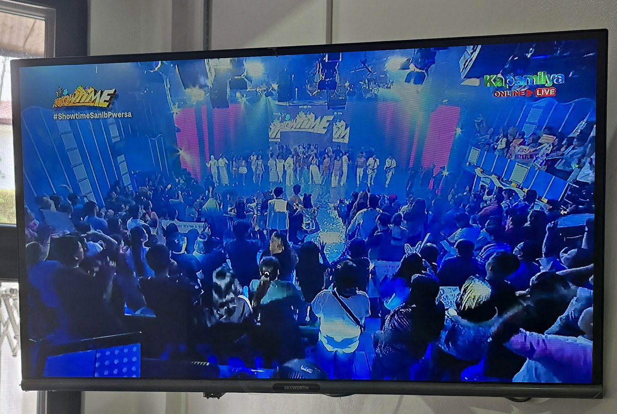 iamsuperbianca's tweet photo. HISTORY!!!!!! What a time we are in. Congratulations sa buong Team @itsShowtimeNa!!!! #ShowtimeSanibPwersa #ShowtimeSaGMA https://t.co/k54b8DGPug