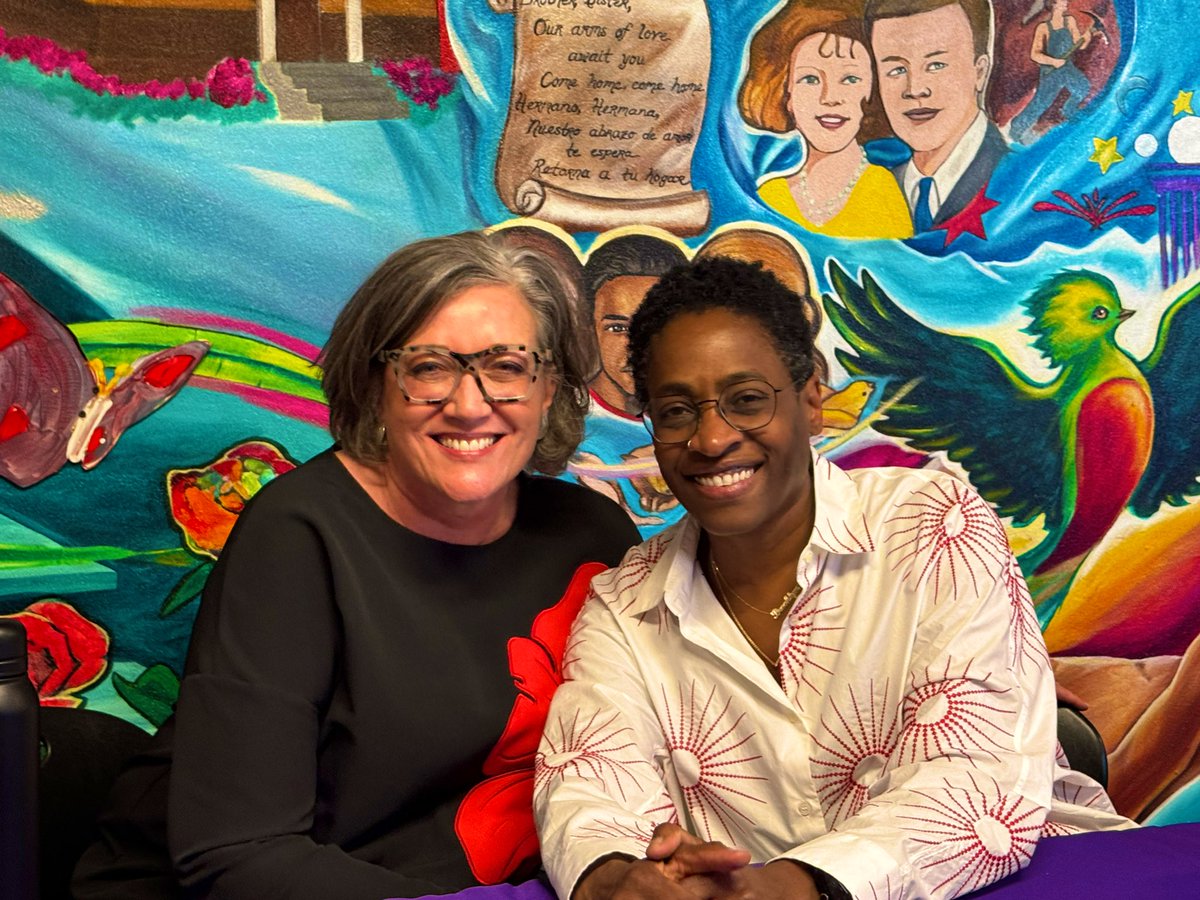 LDahlkemper's tweet photo. Great evening w national award-winning author @JackieWoodson &amp; @cojeffcolibrary! Woodson spoke to a packed auditorium @JeffersonJrSr about writing, family, belonging, &amp; diversity. @JeffcoSchoolsCo students led Q&amp;A at the event, which attracted diverse readers of all ages. #Jeffco https://t.co/i0AsUwKWBB