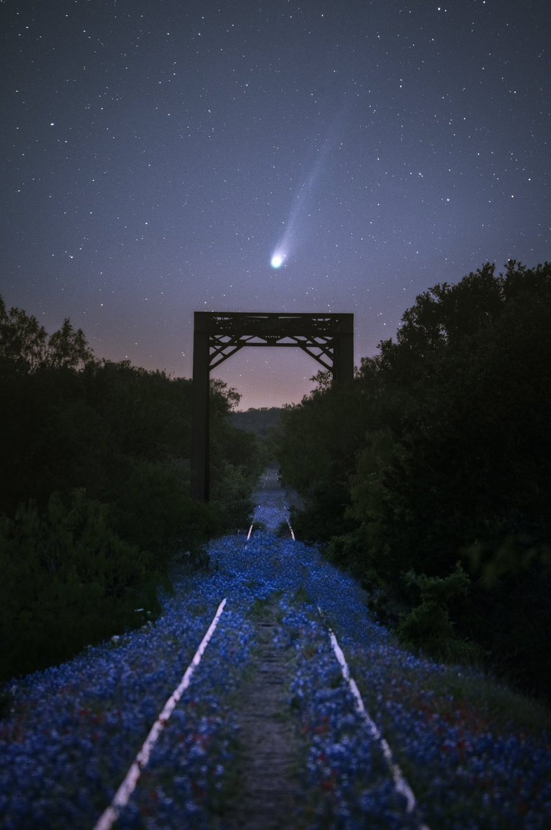 Took this last night with The Devils Comet in it… Super stoked the comet aligned here! 🤯🥳☄️💙