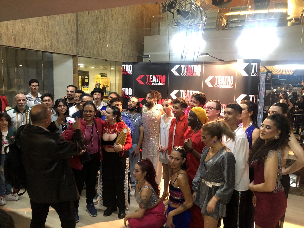 <a href="/PambeleLa/">La Pambelé</a> <a href="/teatrocols/">Teatro Colsubsidio</a> Mención aparte la selección de invitados: Jimmy Bosch, Tony Zuccar, Nicoyembe… 

Decía Lorena en el video de presentación que la salsa fue un lugar seguro en sus momentos oscuros.

<a href="/PambeleLa/">La Pambelé</a> y la escena independiente bogotana en general nos va a salvar del ruido y la desazón.