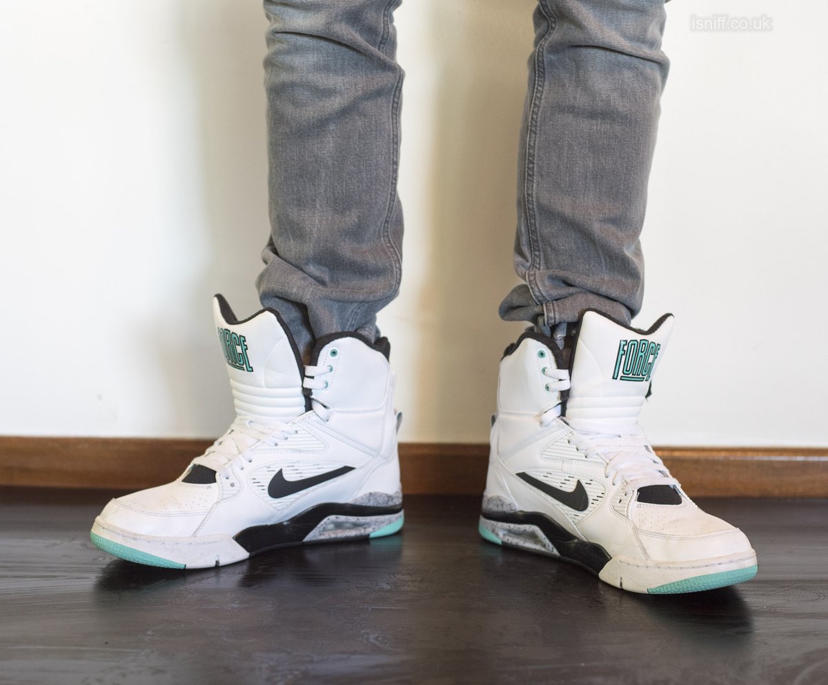 soletrade's tweet image. Could not resist a few more pics of the awesome hyper jades #nikecommandforce isniff.co.uk/sneakers/nike/…