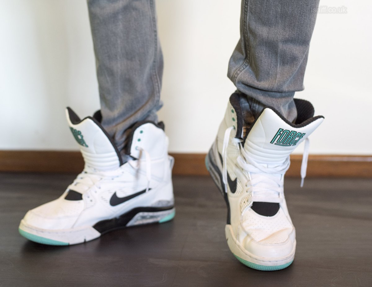 soletrade's tweet image. Could not resist a few more pics of the awesome hyper jades #nikecommandforce isniff.co.uk/sneakers/nike/…