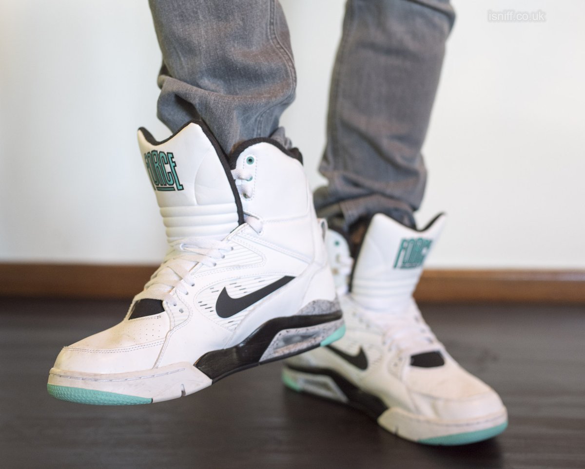 soletrade's tweet image. Could not resist a few more pics of the awesome hyper jades #nikecommandforce isniff.co.uk/sneakers/nike/…