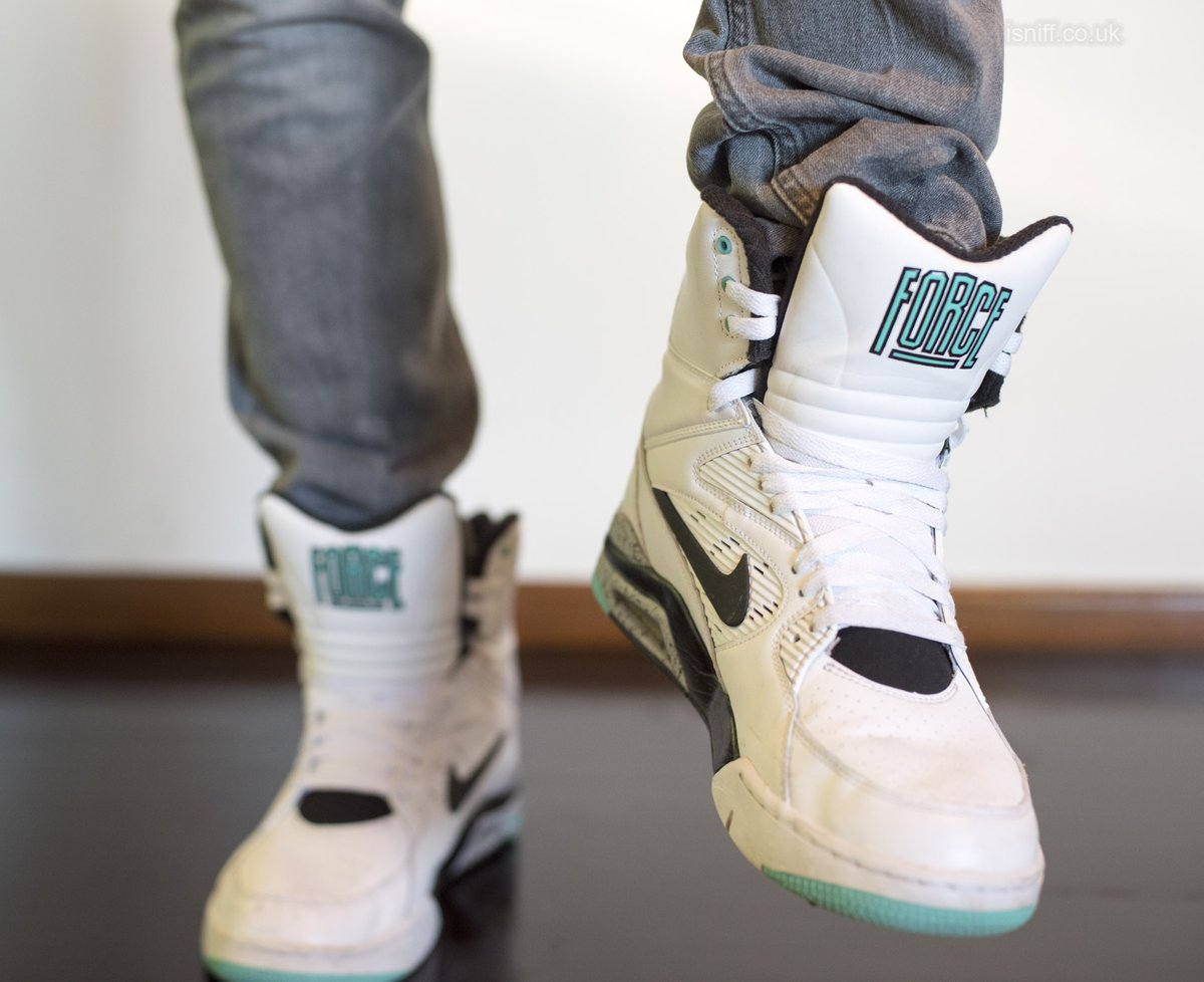 soletrade's tweet image. Could not resist a few more pics of the awesome hyper jades #nikecommandforce isniff.co.uk/sneakers/nike/…