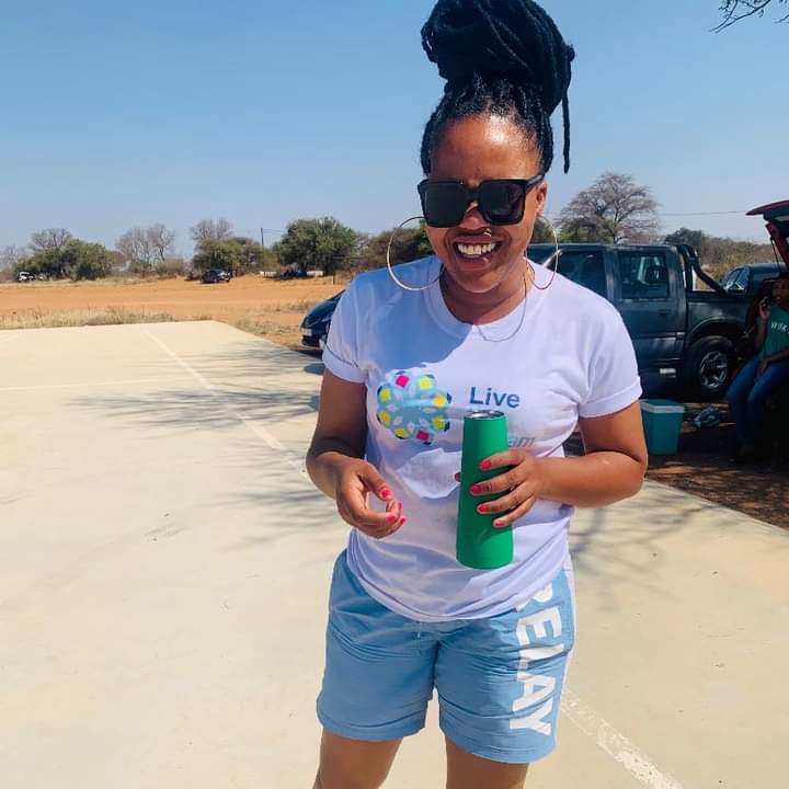 Kwa wale mnaoshindwa kunitumia Dm kwa sababu sijawafollow back samahani sikujua hii naomba uretweet hii ili nikuone nikufollow back uje dm kwa walio serious tu❤❤❤