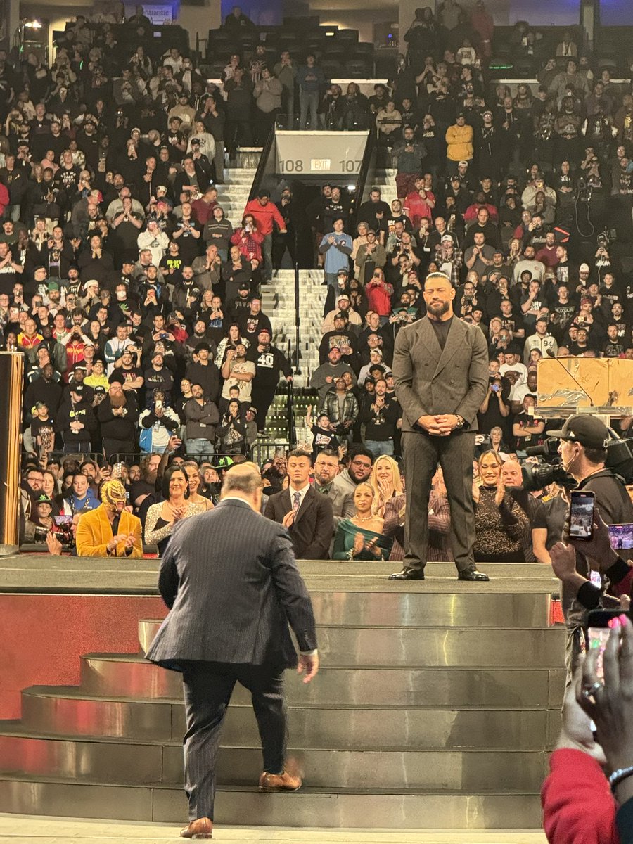 Paul Heyman taking his rightful spot in the WWE Hall of Fame. @HeymanHustle @WWERomanReigns #WWEHOF #WrestleMania