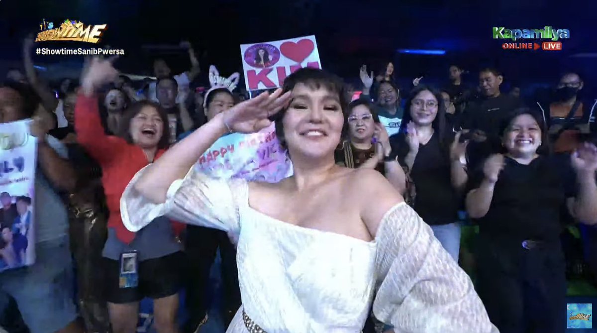 PhilippineStar's tweet photo. 'IT'S SHOWTIME' NA, MADLANG KAPUSO! 💙💛

“It’s Showtime” female hosts greeted GMA Network with their powerful opening number n Saturday.

The noontime show begins its regular airing on the network starting today, April 6, 2024. (Screenshots/It’s Showtime)