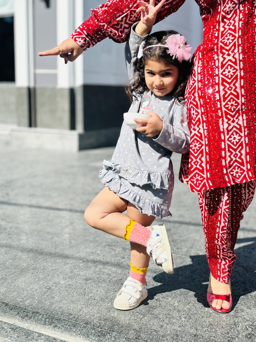 V for VICTORY ✌️