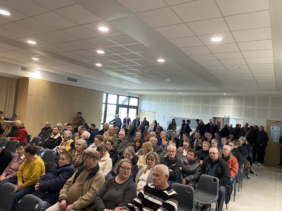 Dans quelques jours un médecin va s’installer à #Champéon. Un événement pour cette petite commune dans un contexte de pénurie! Ce fut donc hier un très beau jour pour son maire et les habitants lors de  l’inauguration du cabinet. Très heureux de l’engagement de #MayenneCommunauté