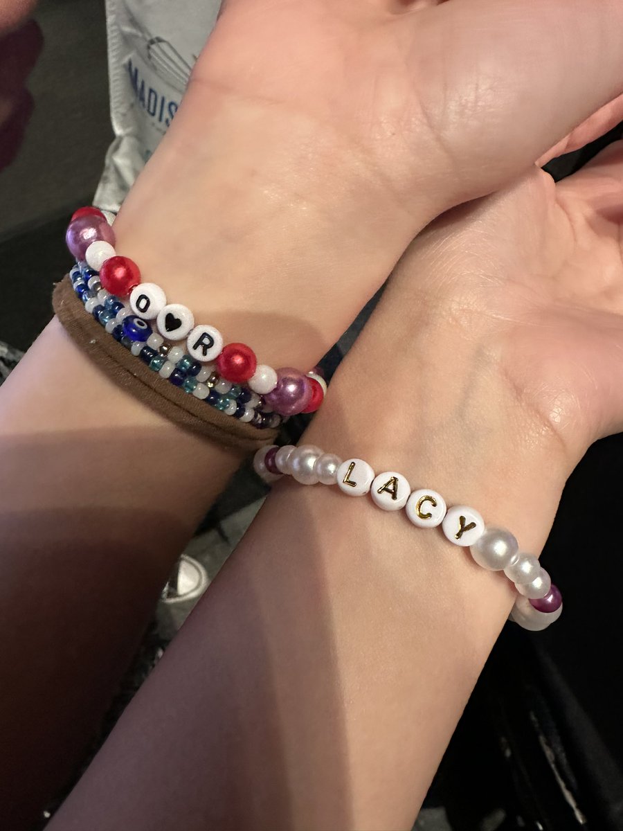 the sweetest livie gave my cousin and i friendship bracelets!!!!! if you see this you’re the absolute best!!! #GutsTourNewYork #GutstourMSG