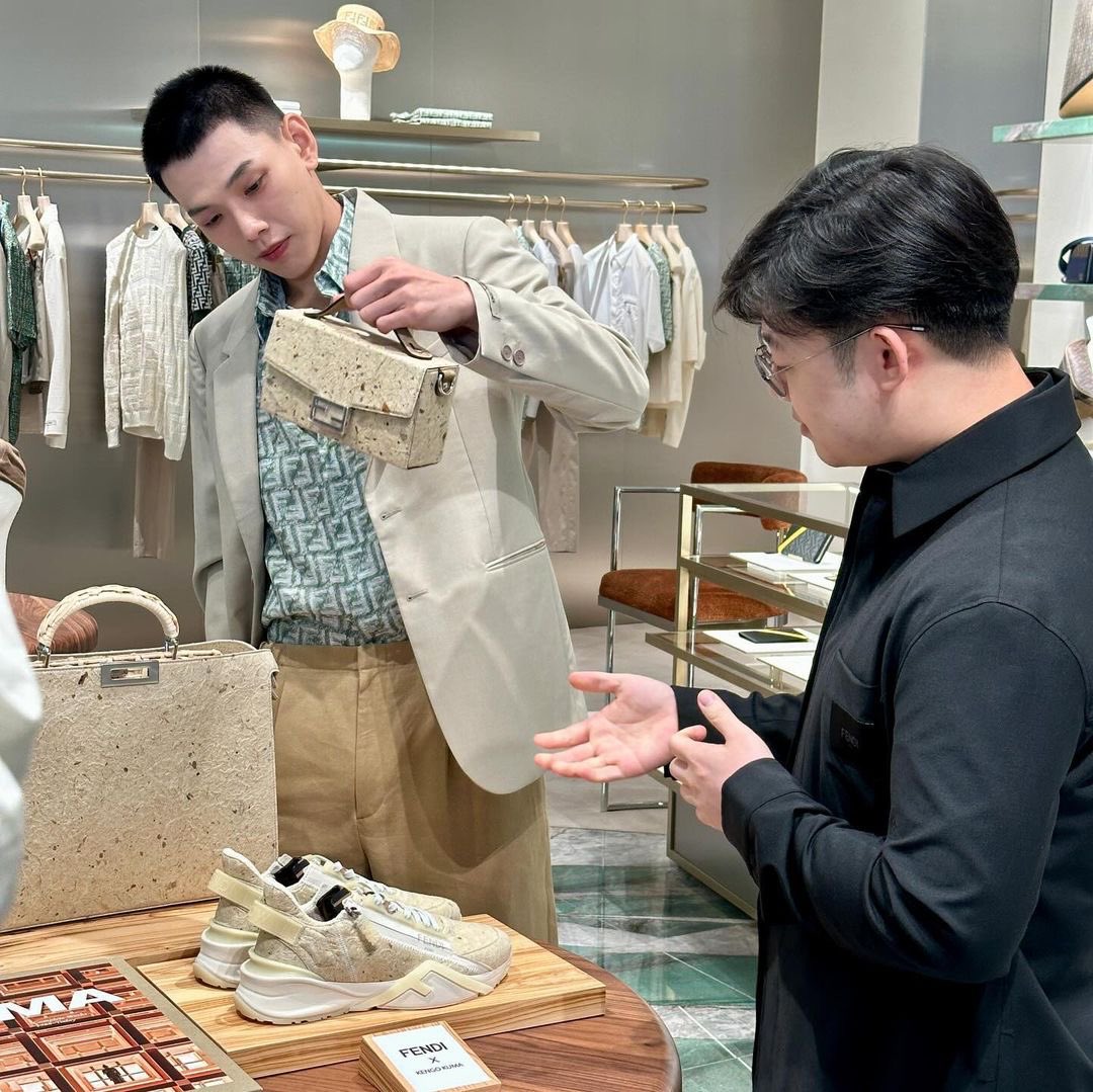 beyourNUBDAO's tweet photo. ꔛ ⭐
IG Update : juix56 (1)
#WorldClassLuxuryDestination #LUXEHALL
#ต้าห์อู๋ #oueiija #DAOU
“ “ต้าห์อู๋” พาทัวร์ศูนย์รวม Luxury Lifestyle for Men ที่ Siam Paragon พร้อมภารกิจตามหาไอเท็มสุด Luxury
วันเสาร์นี้ 6 เม.ย.นี้ 19:30 น.
พบกันใน #ONEDAYatSiamParagon with #DaouPittaya
รับชมทาง Facebook และ Youtube #GMM25 เท่านั้น ”
#byNUBDAO