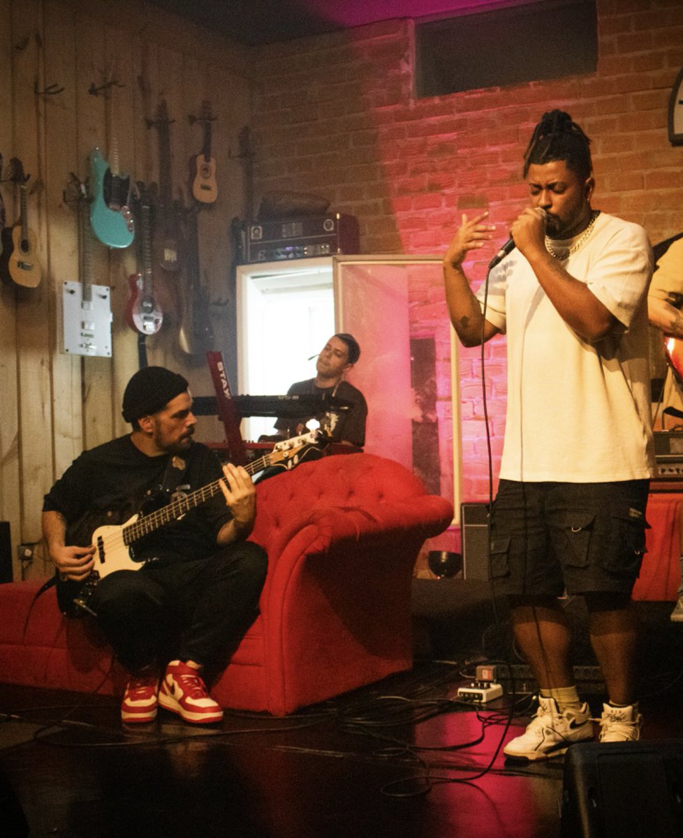 Yurioficiaal's tweet photo. EU SOU A CONTINUAÇÃO DE UM SONHO 🙏🏾 @bkttlapa #sonhos #music https://t.co/SzBzjgMkcp