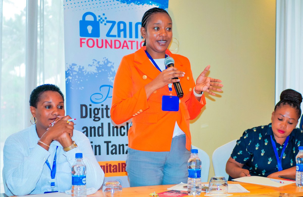 sonnino123's tweet image. Mapema wiki hii, Vijana 20 kutoka maeneo  mbali mbali nchini  wamefanikiwa kupata mafunzo ya Kidigitali ambayo yameandaliwa na kutolewa na Shirika la @ZainaFoundation. Lengo kubwa ni Kuwawezesha kufahamu wajibu wao, haki zao na matumizi sahihi ya DIGITALI. #KeepItOn #BeOnline