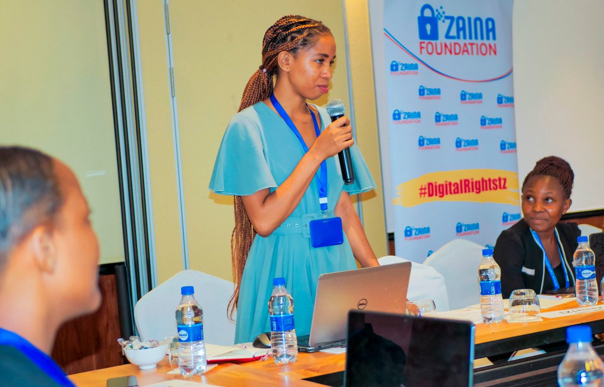 sonnino123's tweet image. Mapema wiki hii, Vijana 20 kutoka maeneo  mbali mbali nchini  wamefanikiwa kupata mafunzo ya Kidigitali ambayo yameandaliwa na kutolewa na Shirika la @ZainaFoundation. Lengo kubwa ni Kuwawezesha kufahamu wajibu wao, haki zao na matumizi sahihi ya DIGITALI. #KeepItOn #BeOnline