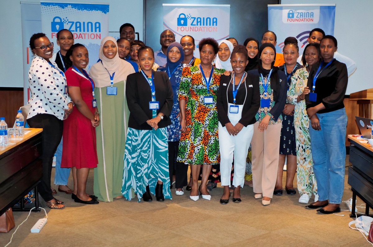 sonnino123's tweet image. Mapema wiki hii, Vijana 20 kutoka maeneo  mbali mbali nchini  wamefanikiwa kupata mafunzo ya Kidigitali ambayo yameandaliwa na kutolewa na Shirika la @ZainaFoundation. Lengo kubwa ni Kuwawezesha kufahamu wajibu wao, haki zao na matumizi sahihi ya DIGITALI. #KeepItOn #BeOnline
