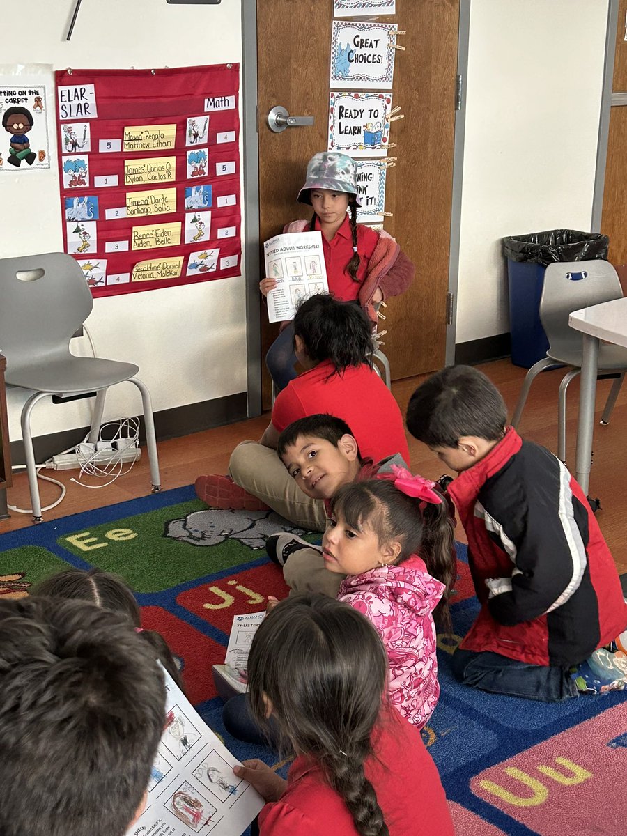 For National Child Abuse Prevention Day our kinder foxes identified adults they can trust and welcome vs unwelcome touches.💙🦊 @DrTinajeroEPISD #ItStartsWithUs