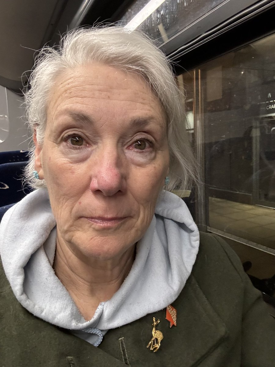 TerryBamberger's tweet image. Oh the GLAM, Baby! This 4:30 a.m. bus replacement to London. NO FILTERS. Last day on the fab gothic thriller DAGGERS INN by the lovely folks @RayaFilms . Gotta 💗 what u do, People cuz it sorta hurts so good. 🙏🎥💗🎭 #gratefulactor #casting @talent_ap