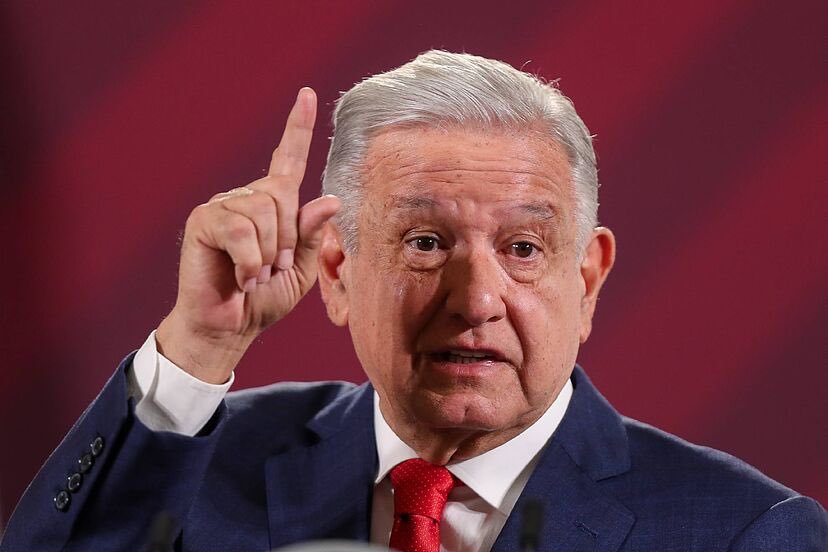 herqles_es's tweet photo. 🇲🇽🇪🇨 | AMLO ha acusado a Ecuador de violar la soberanía nacional de México. 

Por su parte Ecuador se ha defendido en un comunicado alegando que ha intervenido en la embajada de México por motivos de seguridad nacional. https://t.co/eA6APxvK6D