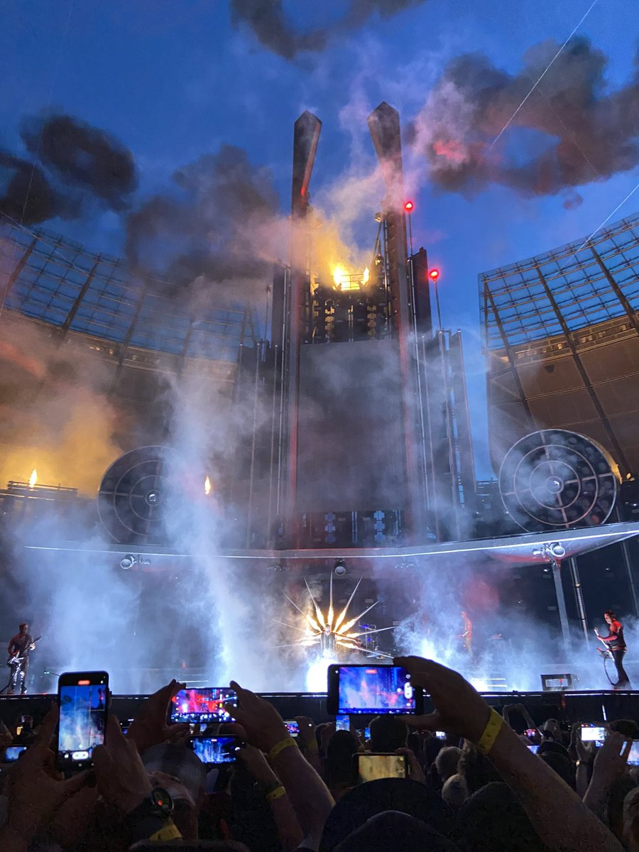 Rensen001's tweet photo. #Rammstein im ##Olympiastadion von #Berlin in der #Feuerzone war das bisher imposanteste und beeindruckendste #Konzert, dass ich je erlebt habe. Und ich war bereits auf einigen Konzerten. https://t.co/GmKRxZwWPR