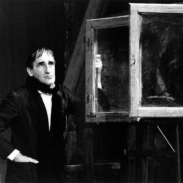 Agniesz61796740's tweet image. Moim domem było i jest moje dzieło. Obraz, spektakl, teatr, scena.

6.04.1915 ur. się Tadeusz Kantor. Twórca awangardowy- malarz, reżyser i scenograf, teoretyk sztuki, współtwórca awangardowego teatru Cricot 2.
#BornOnThisDay #TadeuszKantor